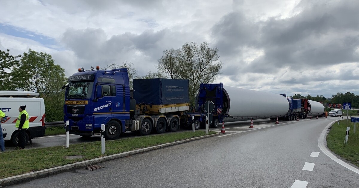 Schwertransport steckt bei Wörth fest | Radio Trausnitz