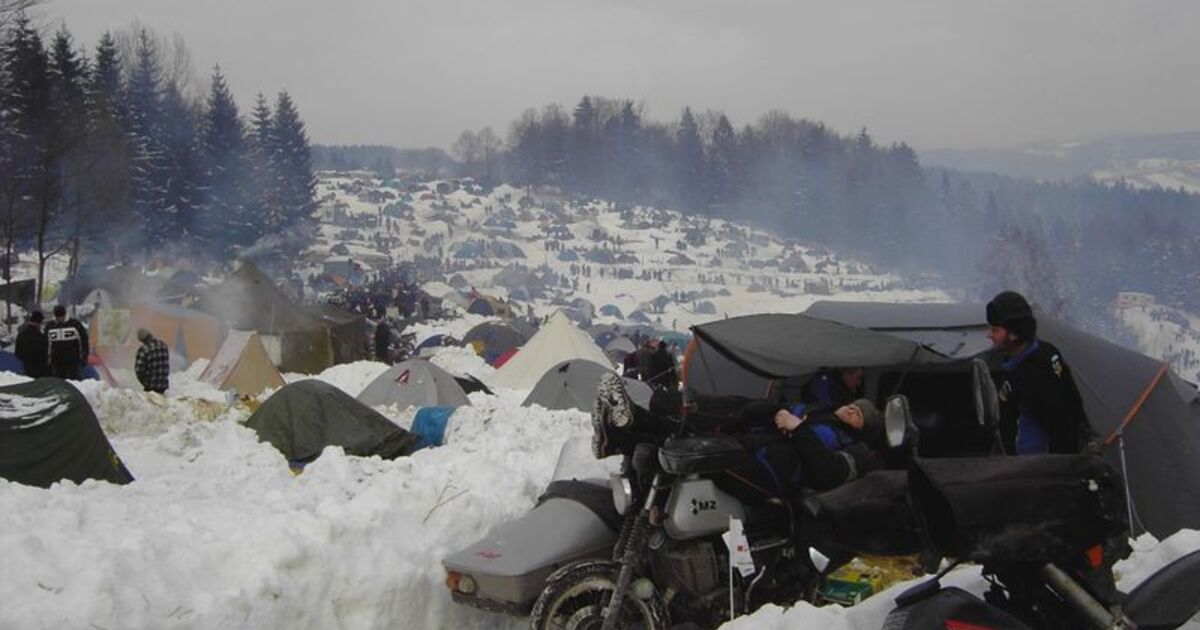 Biker campen in Eis und Schnee Radio Trausnitz