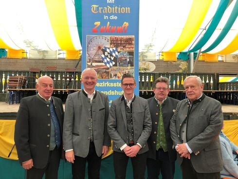 v.l.: Christian Buchner (BLV), Oberbürgermeister Alexander Putz, Benedikt Neumeier (Stadt Landshut), Horst Heppenheimer (BLV), Wenzel Bradac (Präsident BLV)