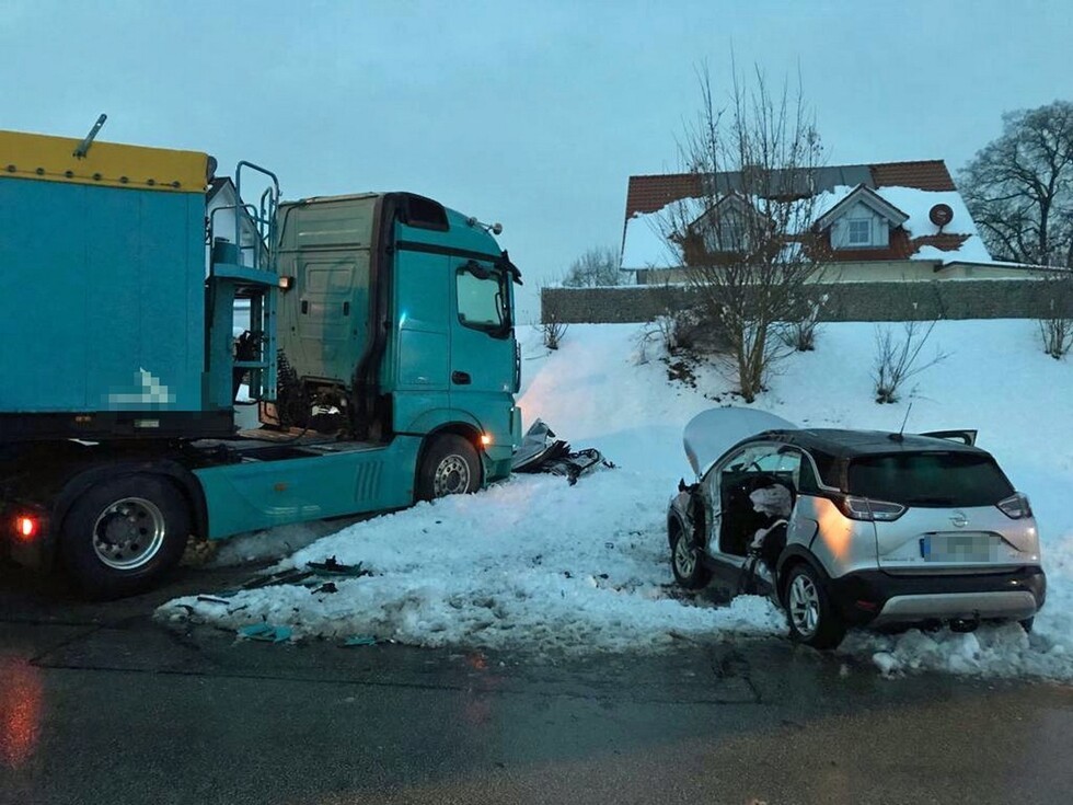 Schwerer Verkehrsunfall in Landshut an der Weickmannshöhe ...